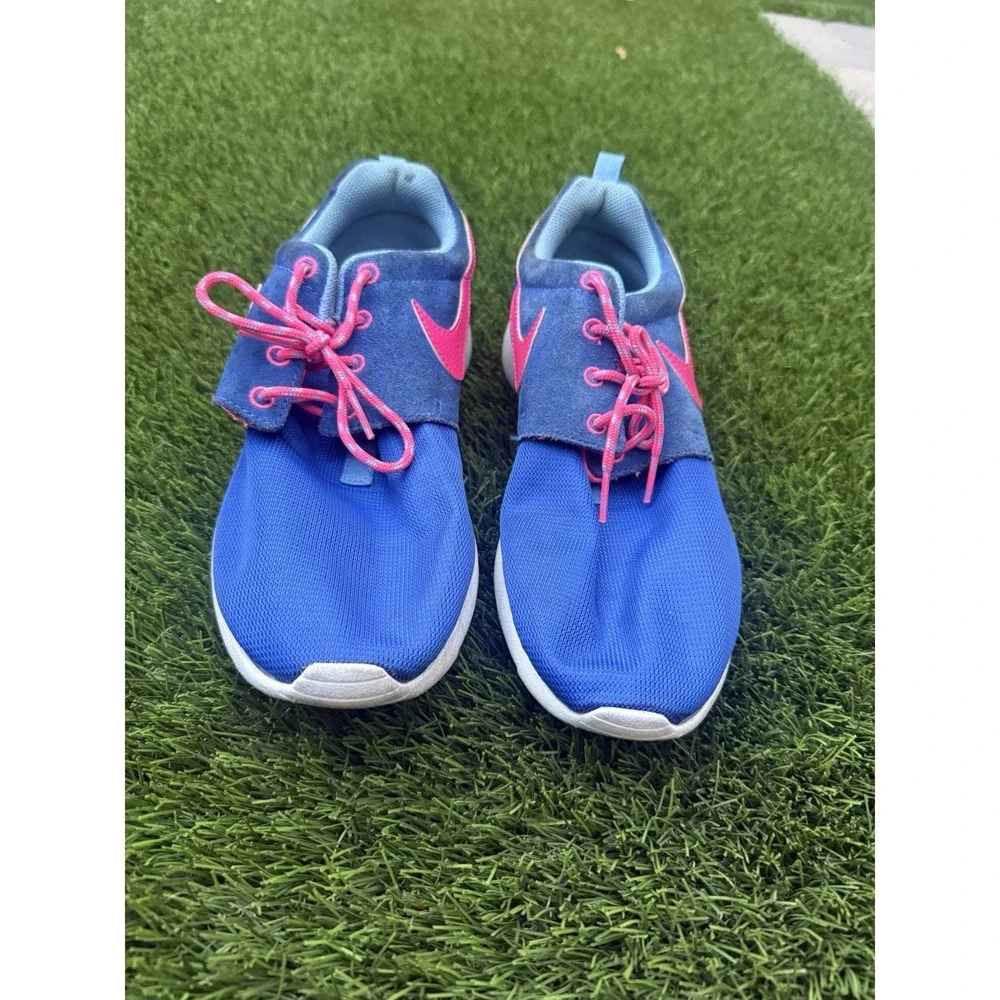 Nike Roshe One Running Shoes Youth Size 7Y Women